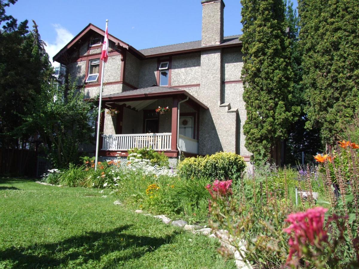 Stirling House Bed & Breakfast Келоуна Екстериор снимка